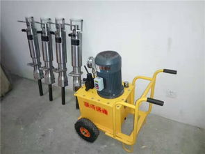 【又名劈裂棒是什么液壓巖石開(kāi)山機(jī)當(dāng)?shù)卦谀哪苜I到】-