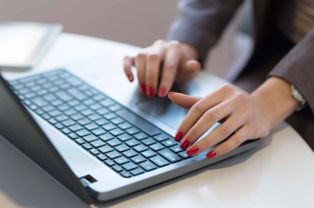 計算機軟硬件齊頭并進，驅動數字經濟高質量發展